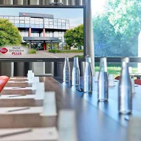 Hotel Western Technopole 4*