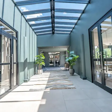 Otel Western Technopole 4*