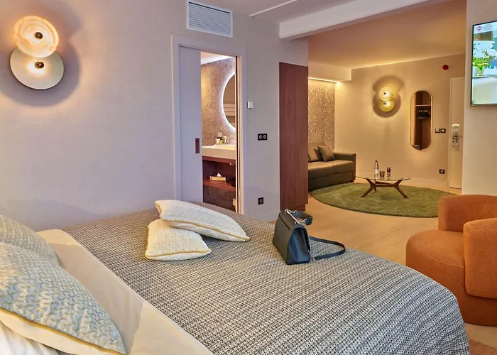 Western Technopole 4*