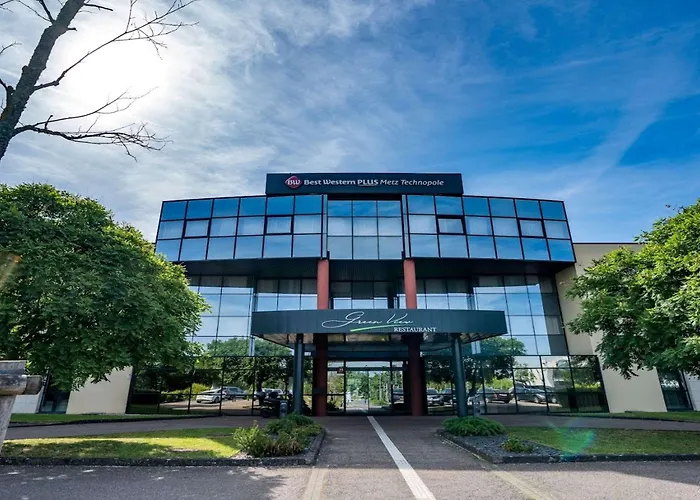 Hotel Western Technopole 4*